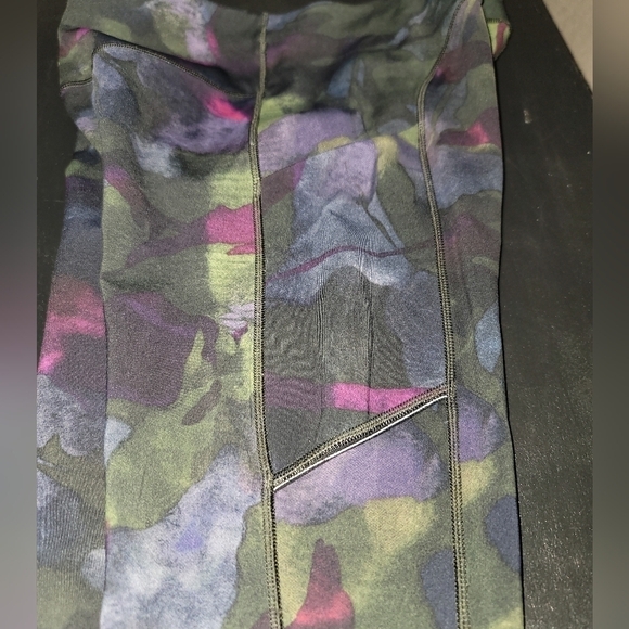 Lululemon Speed Up Tight Full-On Luxtreme 28" Aura Dark Chrome Multi Size 4 - Picture 8 of 10